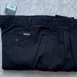 Eddie Bauer Pleated Relaxed Chino - 36W/32L Cuffed